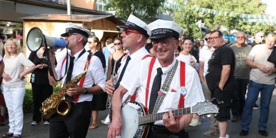 Castle_Groove_Festival_Brass_Band_Foto_Oliver_Welti